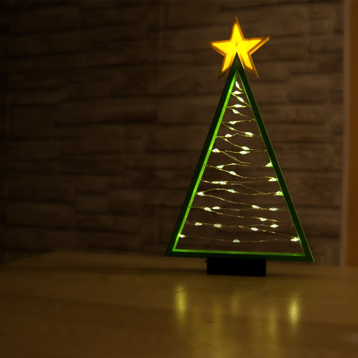 点燃的圣诞树与点燃的星星