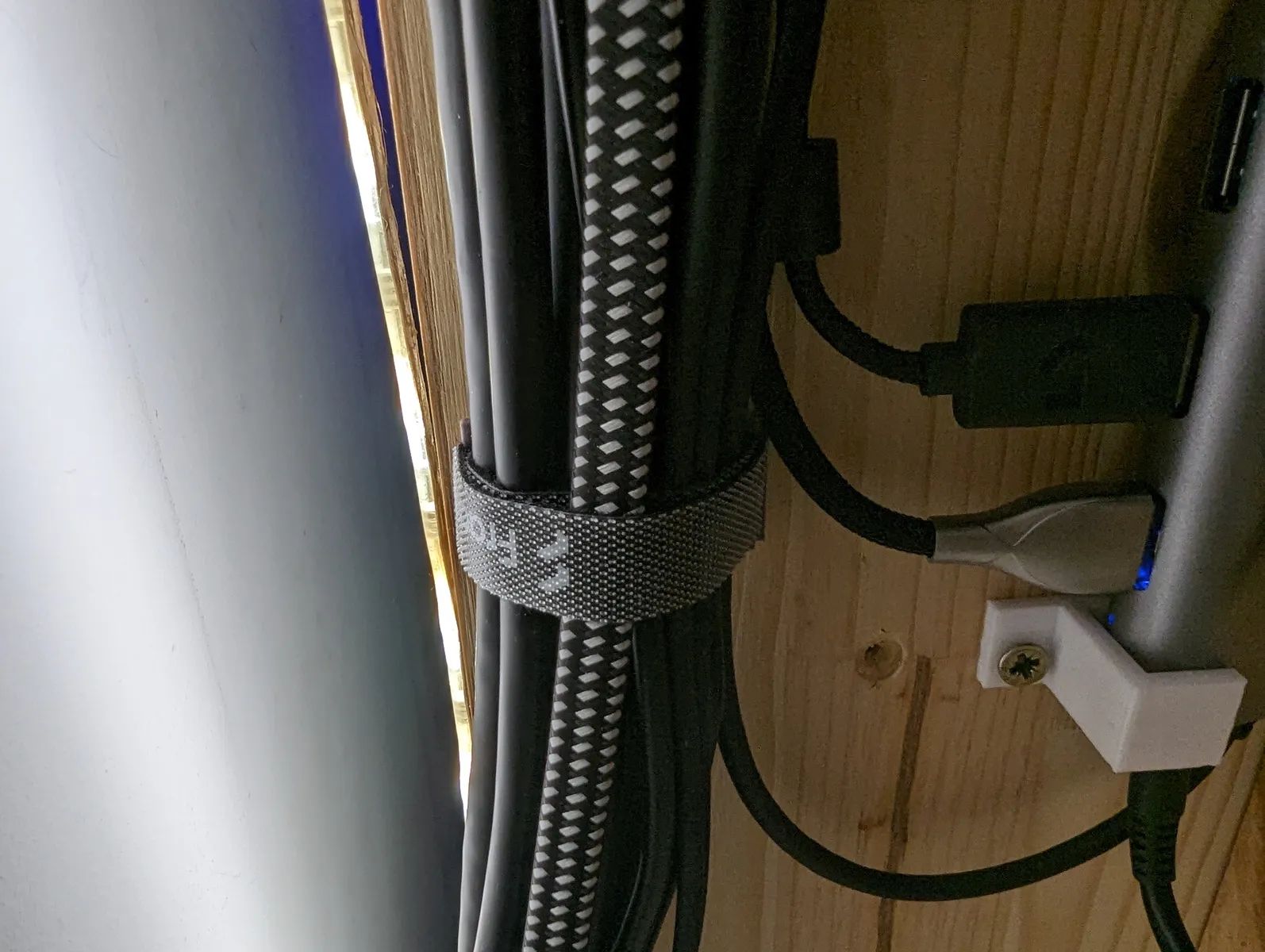 用于电缆管理的尼龙搭扣电缆挂钩